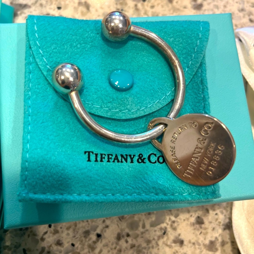 NEW!! Vintage 2001 “Return to Tiffany”Horseshoe Keyring